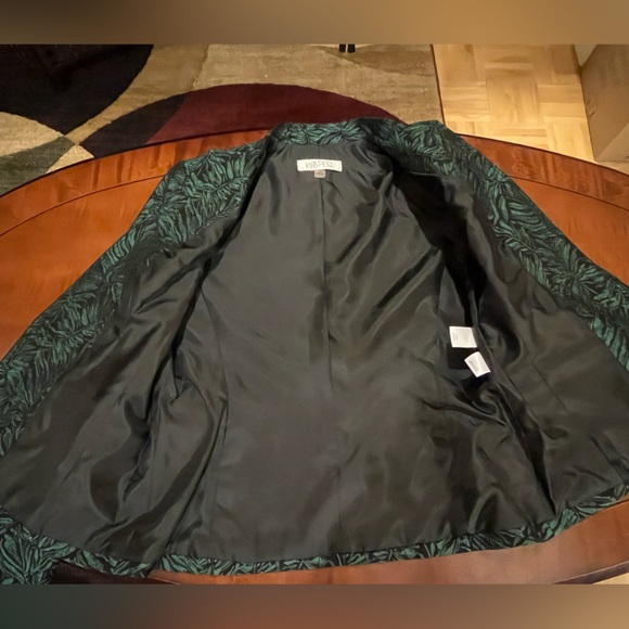 Kasper green blazer/ jacket, leaf print. Fully lined, fitted. Holidays. Size 6 - Picture 6 of 8